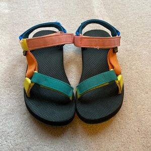 Teva Universal